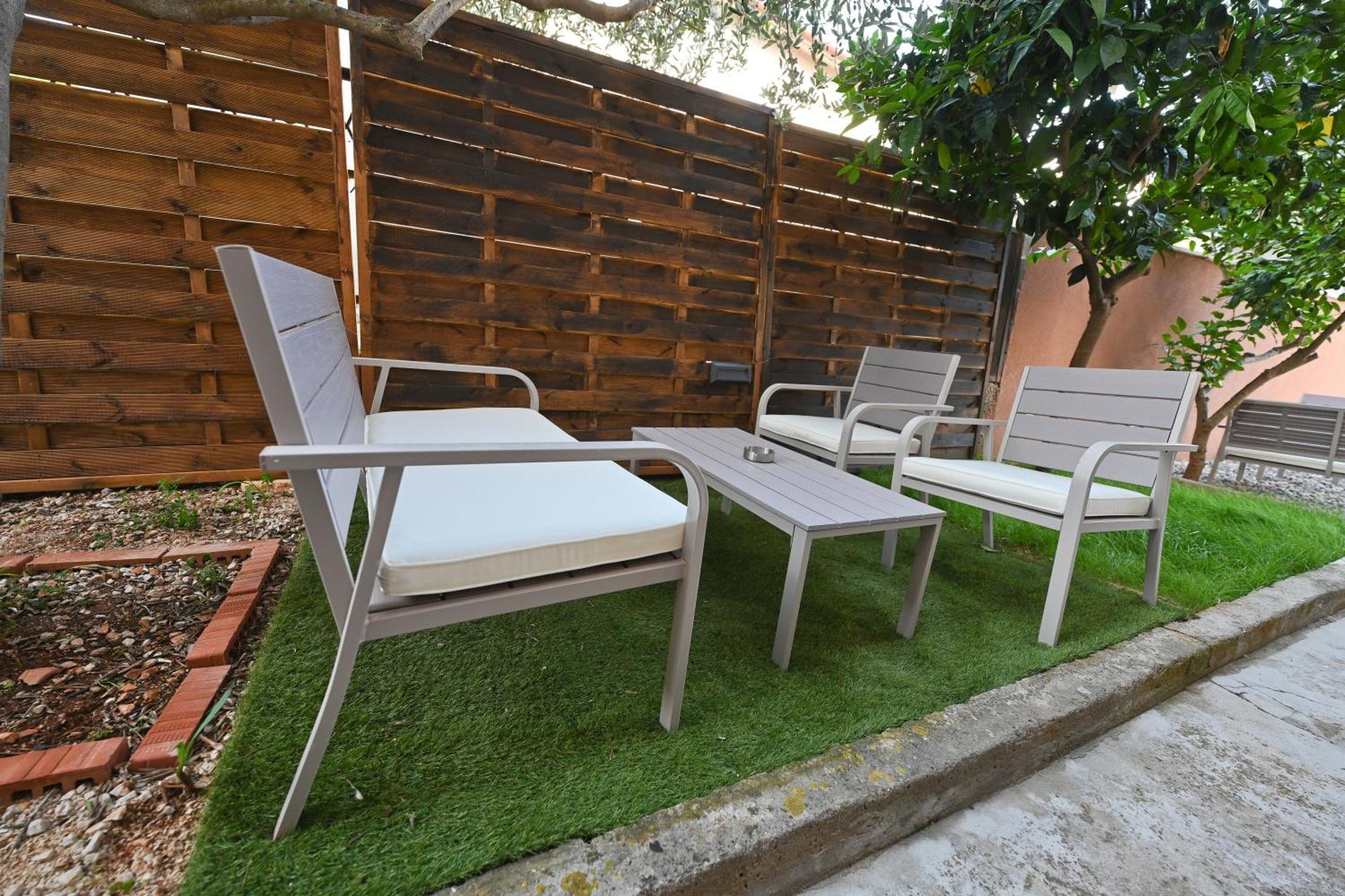 Brane With Swimming Pool *