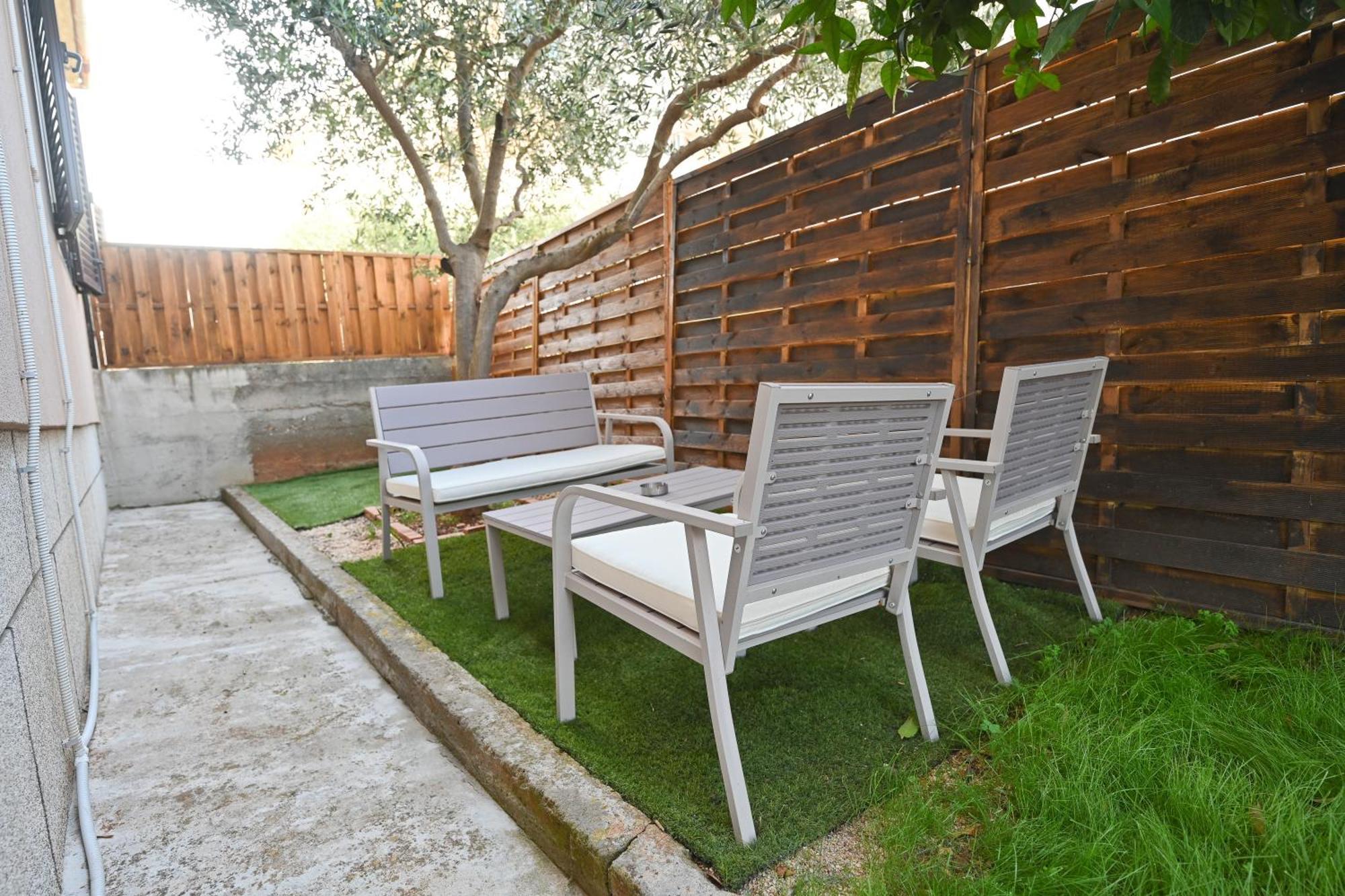 Brane With Swimming Pool Apartment