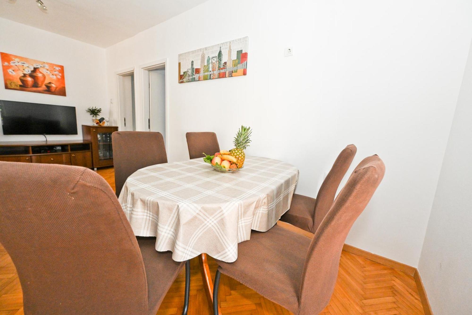 Brane With Swimming Pool Apartment *