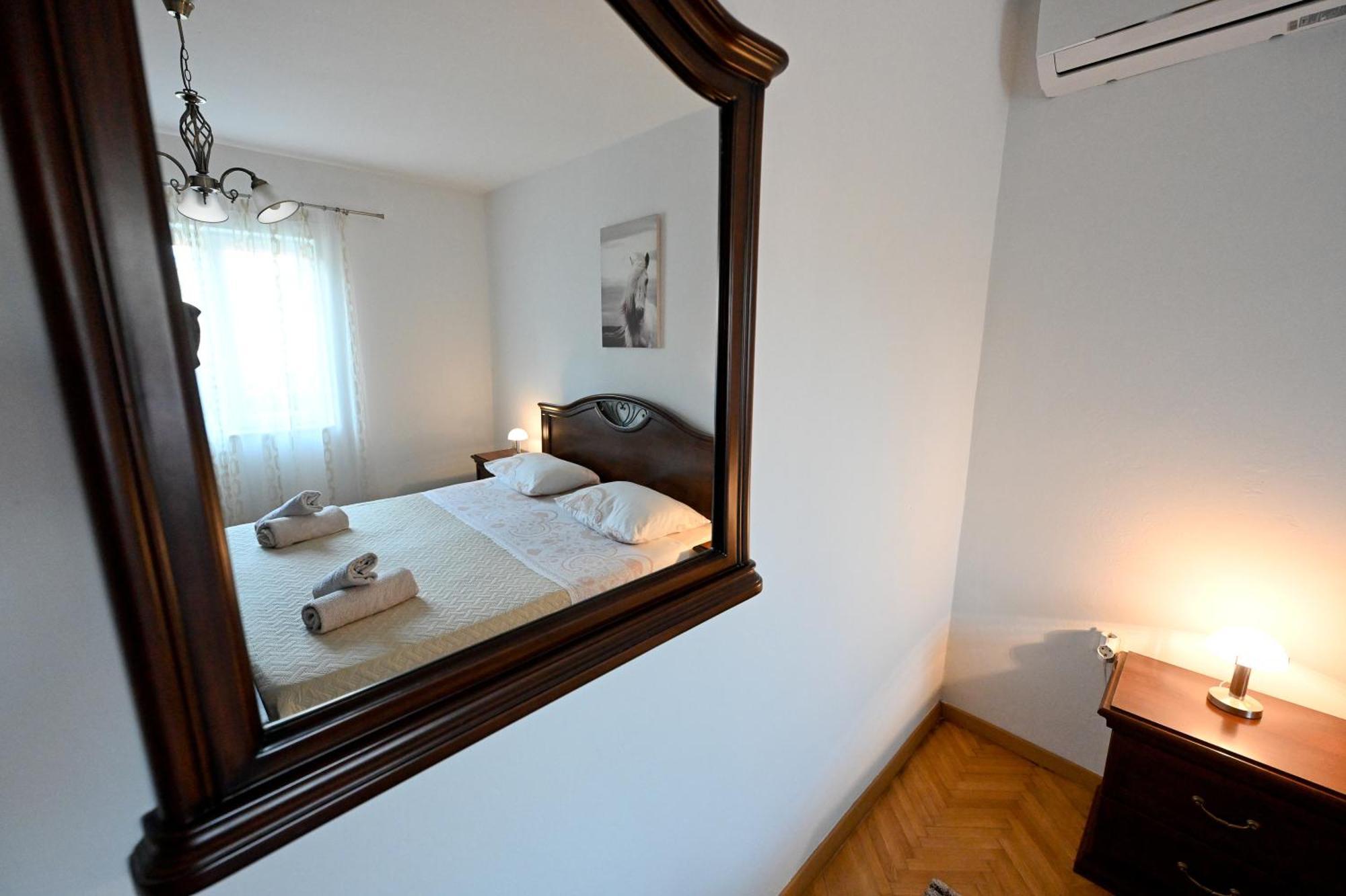 Brane With Swimming Pool Apartment