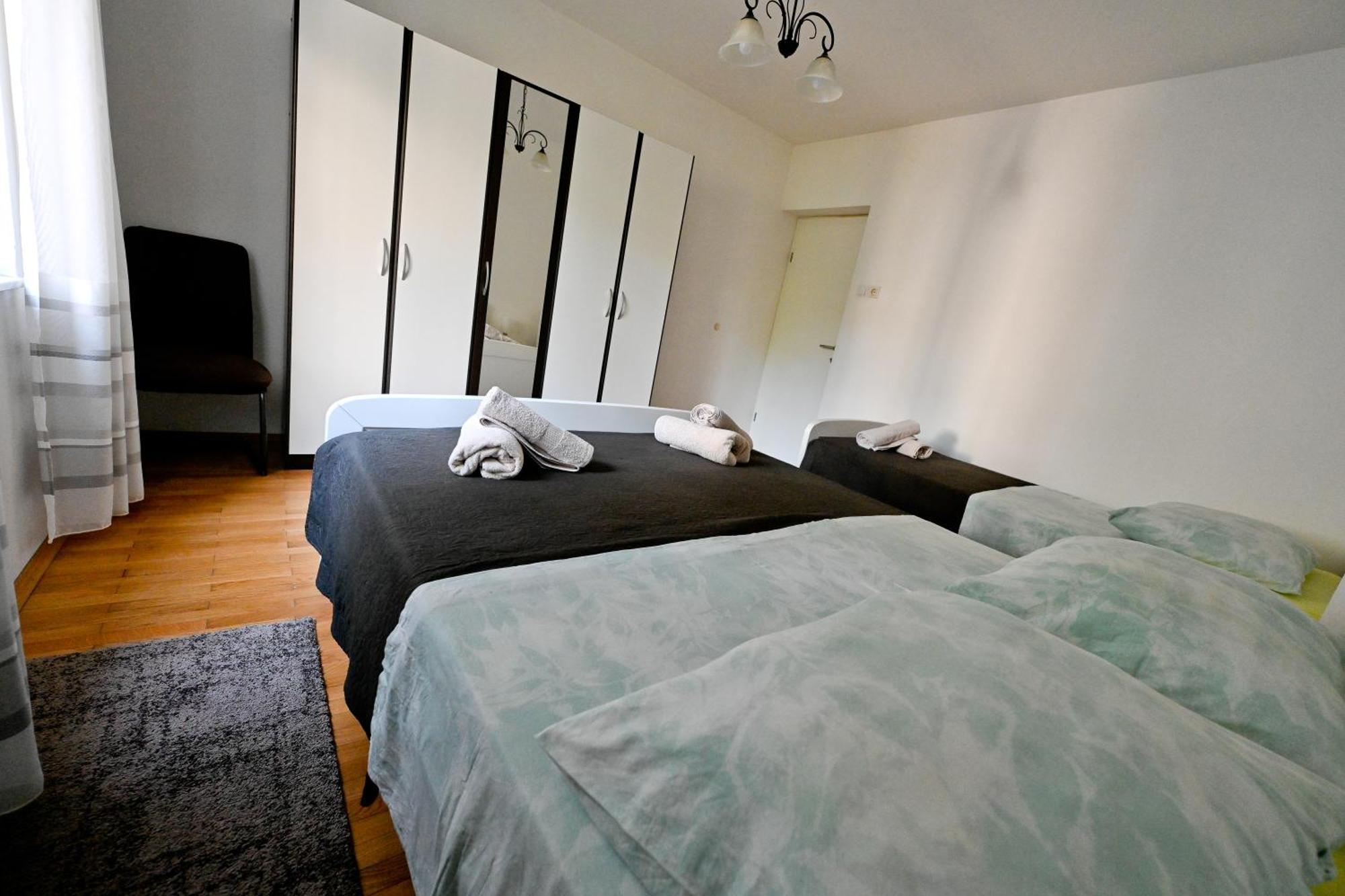 Brane With Swimming Pool Apartment *