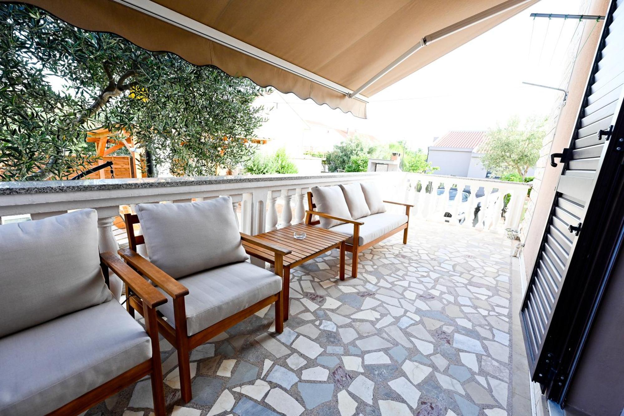 Brane With Swimming Pool *
