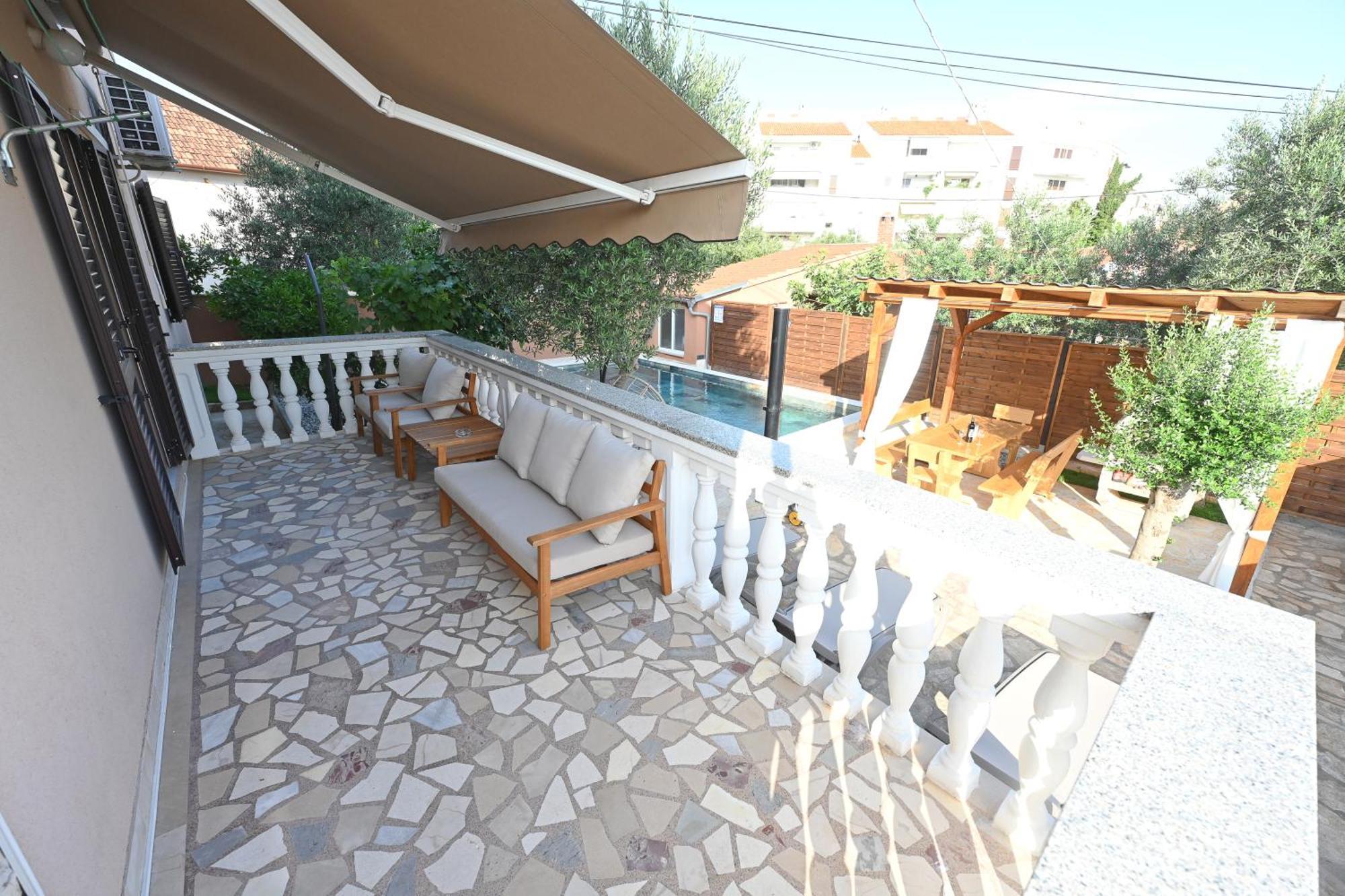 Brane With Swimming Pool Apartment