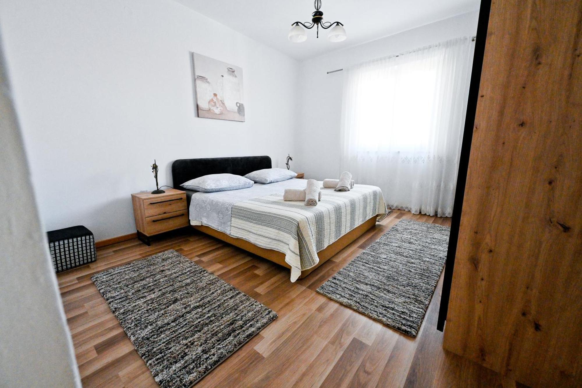 Brane With Swimming Pool Apartment *