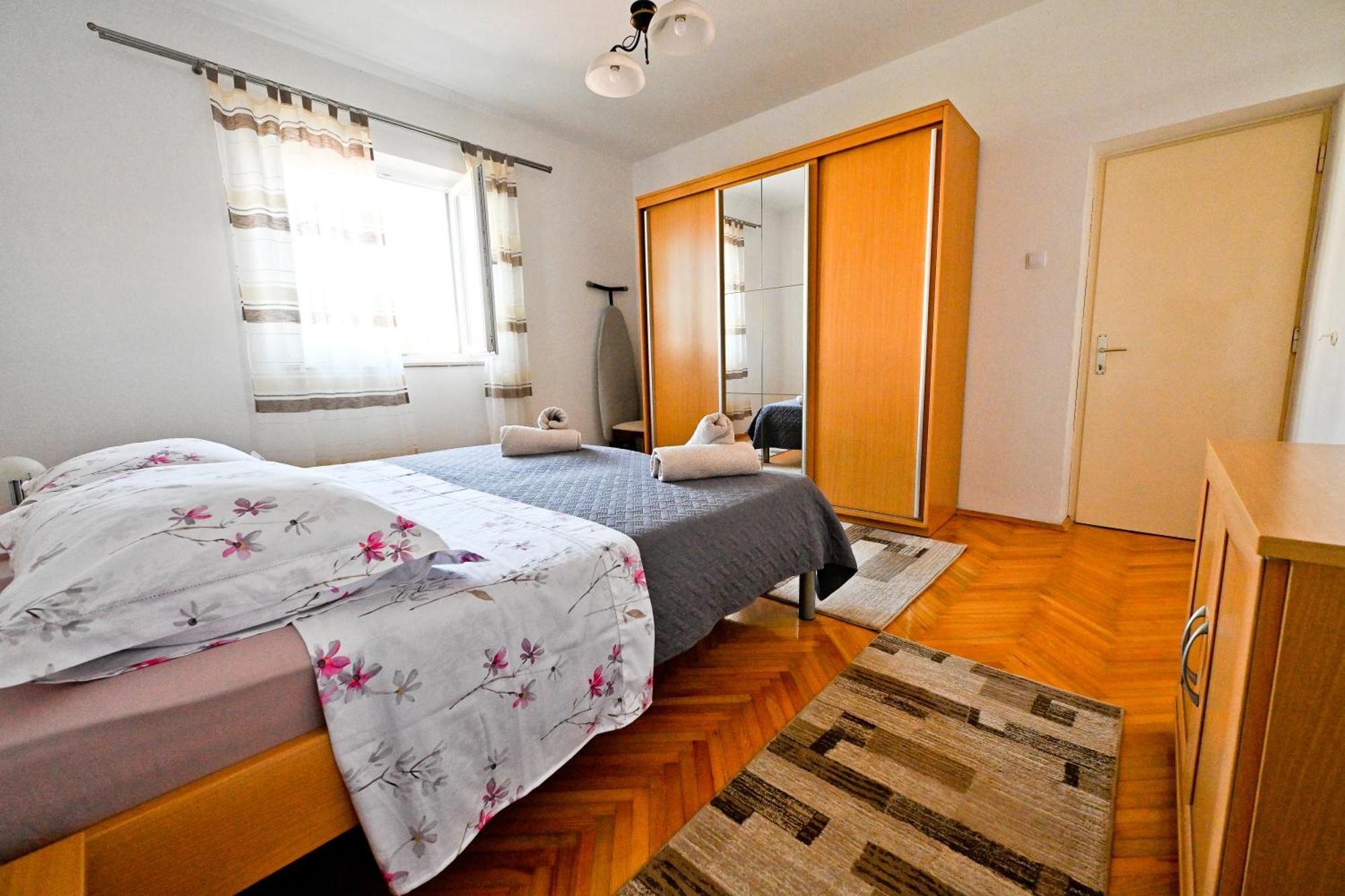 Brane With Swimming Pool Apartment Zadar