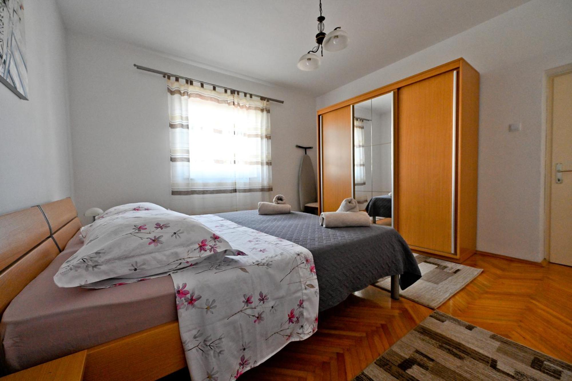 Brane With Swimming Pool Apartment
