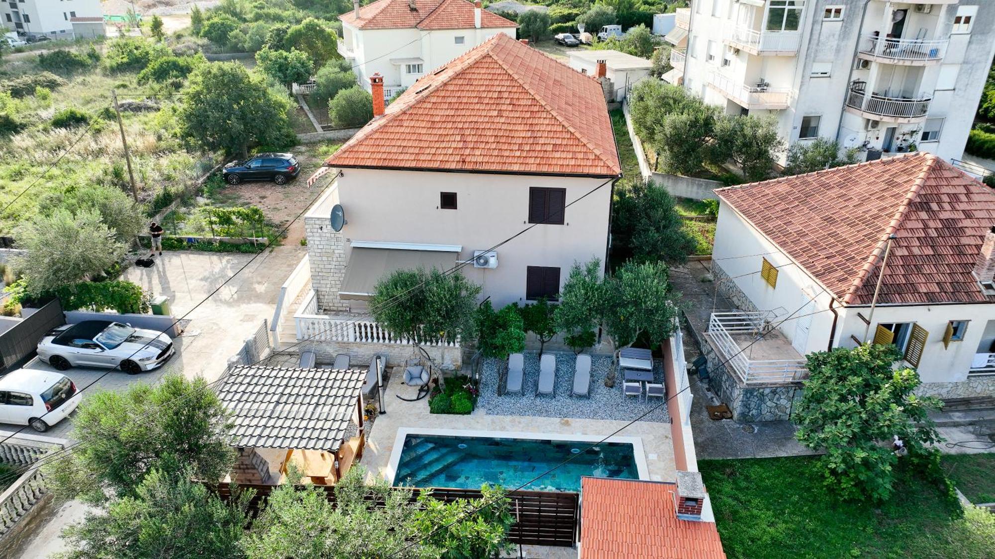 Brane With Swimming Pool Apartment *