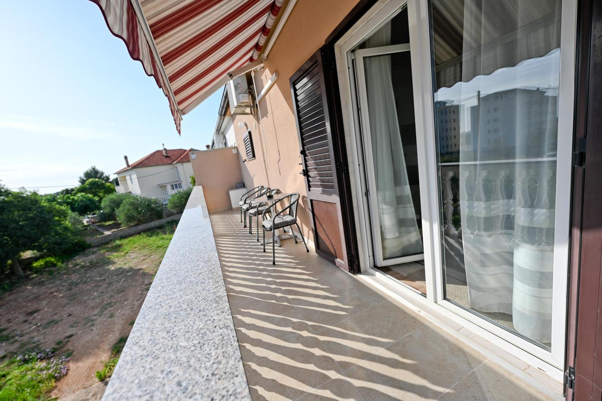 Brane With Swimming Pool Apartment *