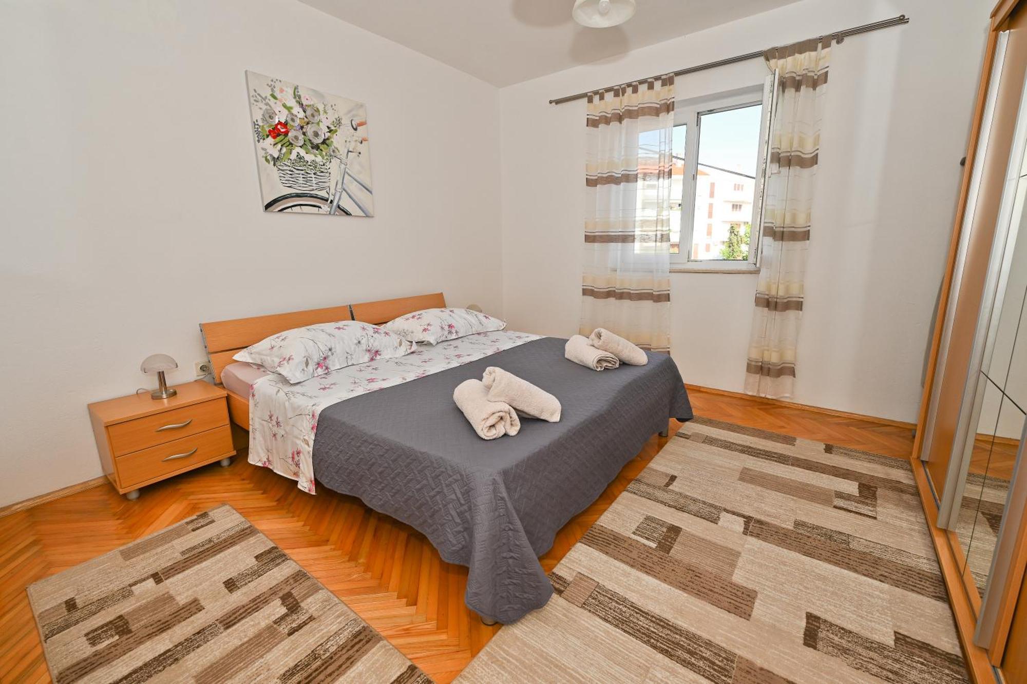 Brane With Swimming Pool Apartment *