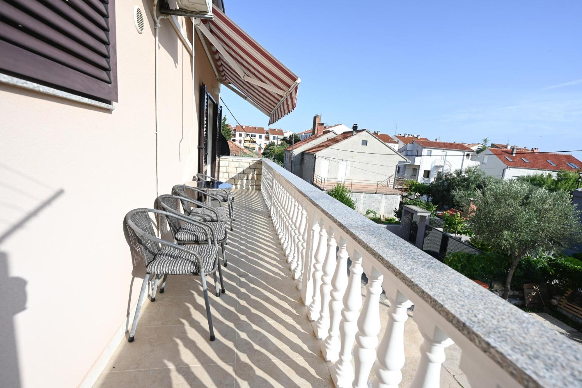 Brane With Swimming Pool Apartment