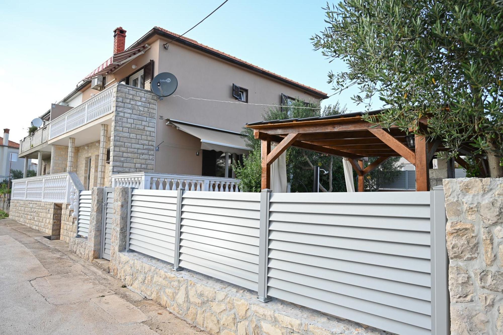 Brane With Swimming Pool *