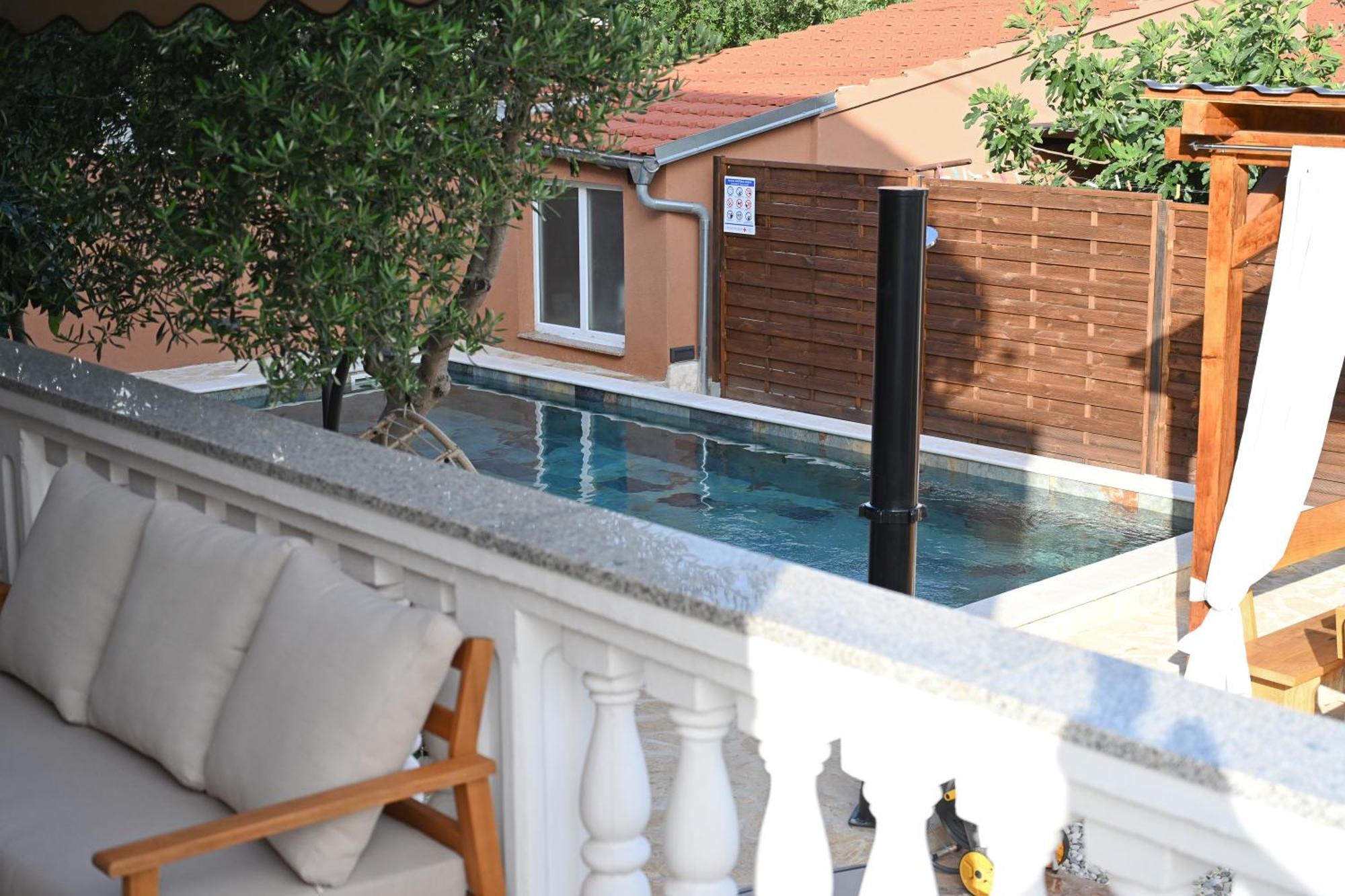 Brane With Swimming Pool *
